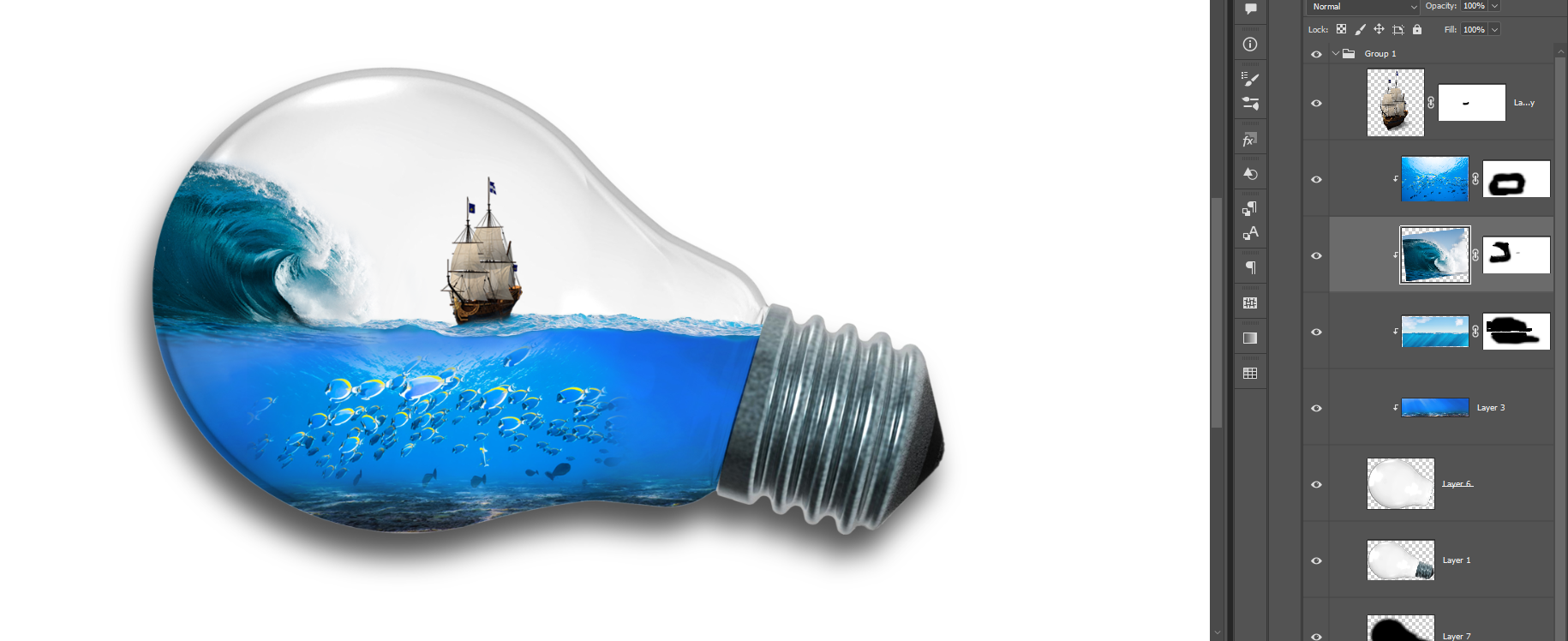 전구 속 바다와 배 이미지